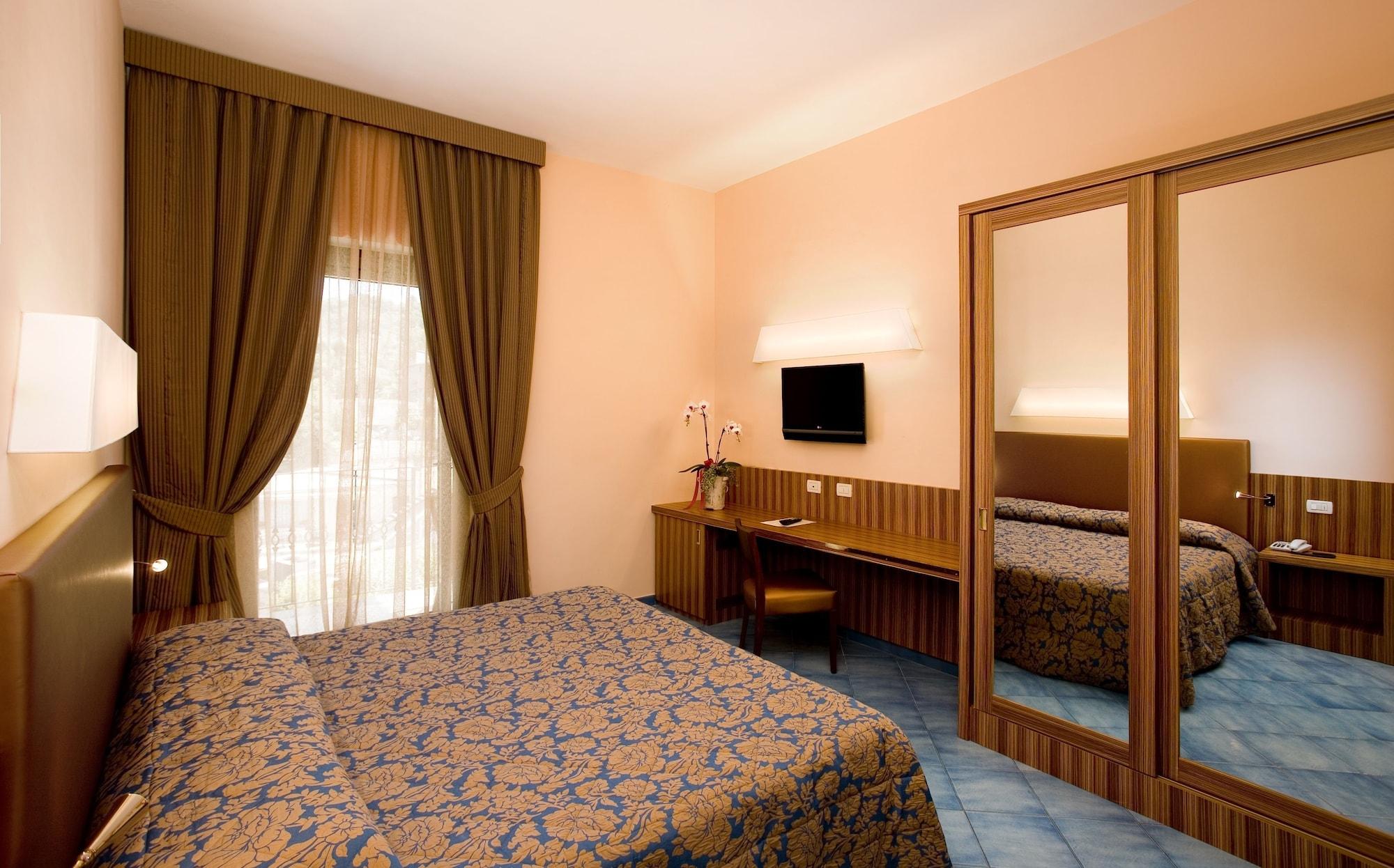 Grand Hotel Due Golfi SantʼAgata sui Due Golfi الغرفة الصورة