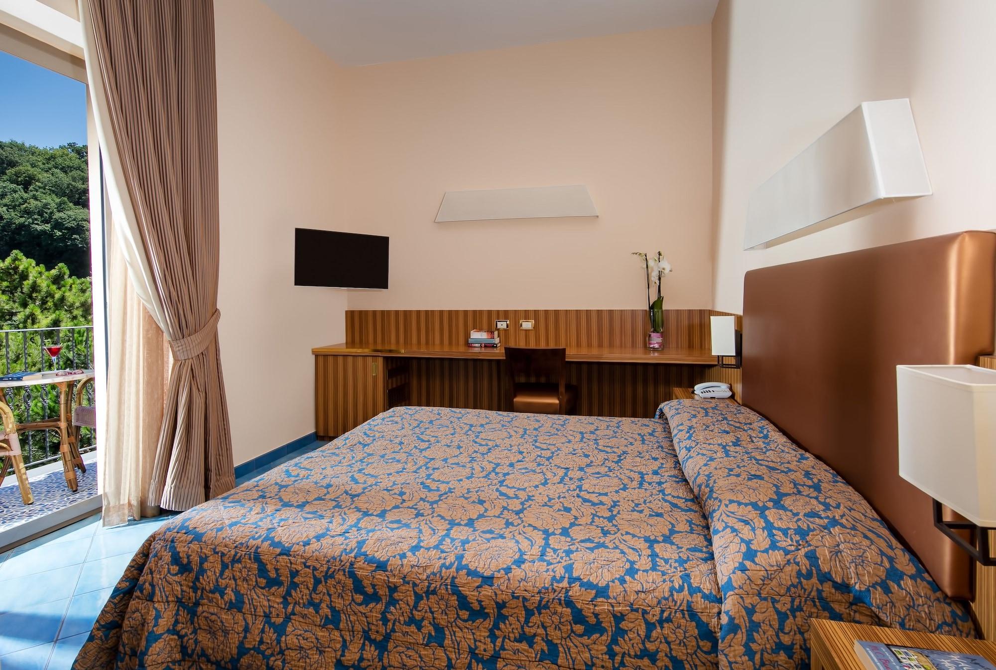 Grand Hotel Due Golfi SantʼAgata sui Due Golfi المظهر الخارجي الصورة