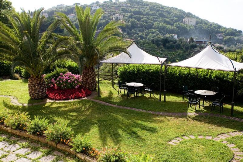 Grand Hotel Due Golfi SantʼAgata sui Due Golfi المظهر الخارجي الصورة