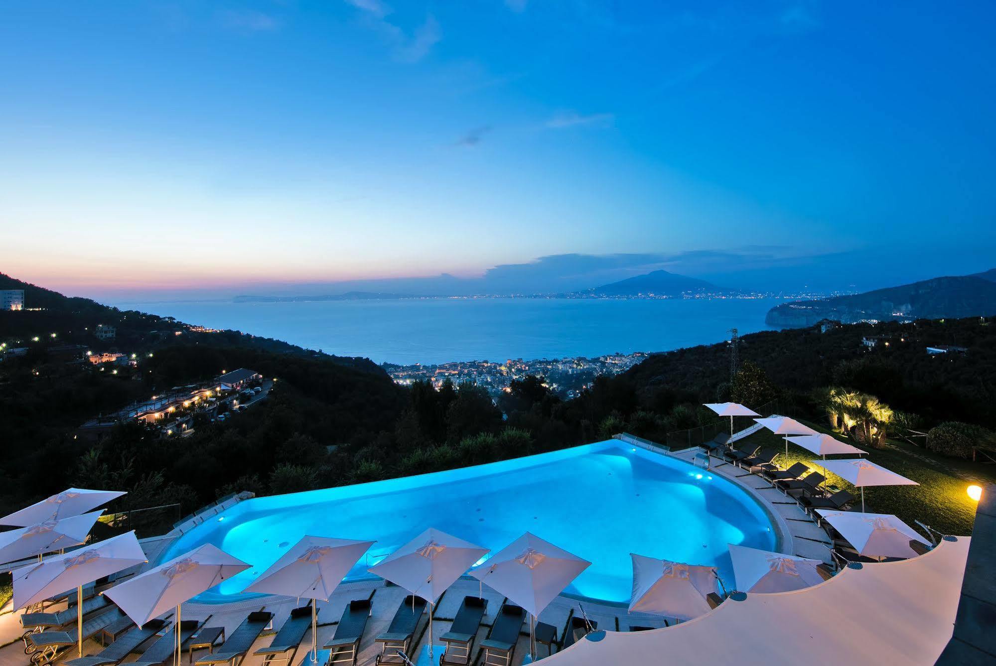 Grand Hotel Due Golfi SantʼAgata sui Due Golfi المظهر الخارجي الصورة