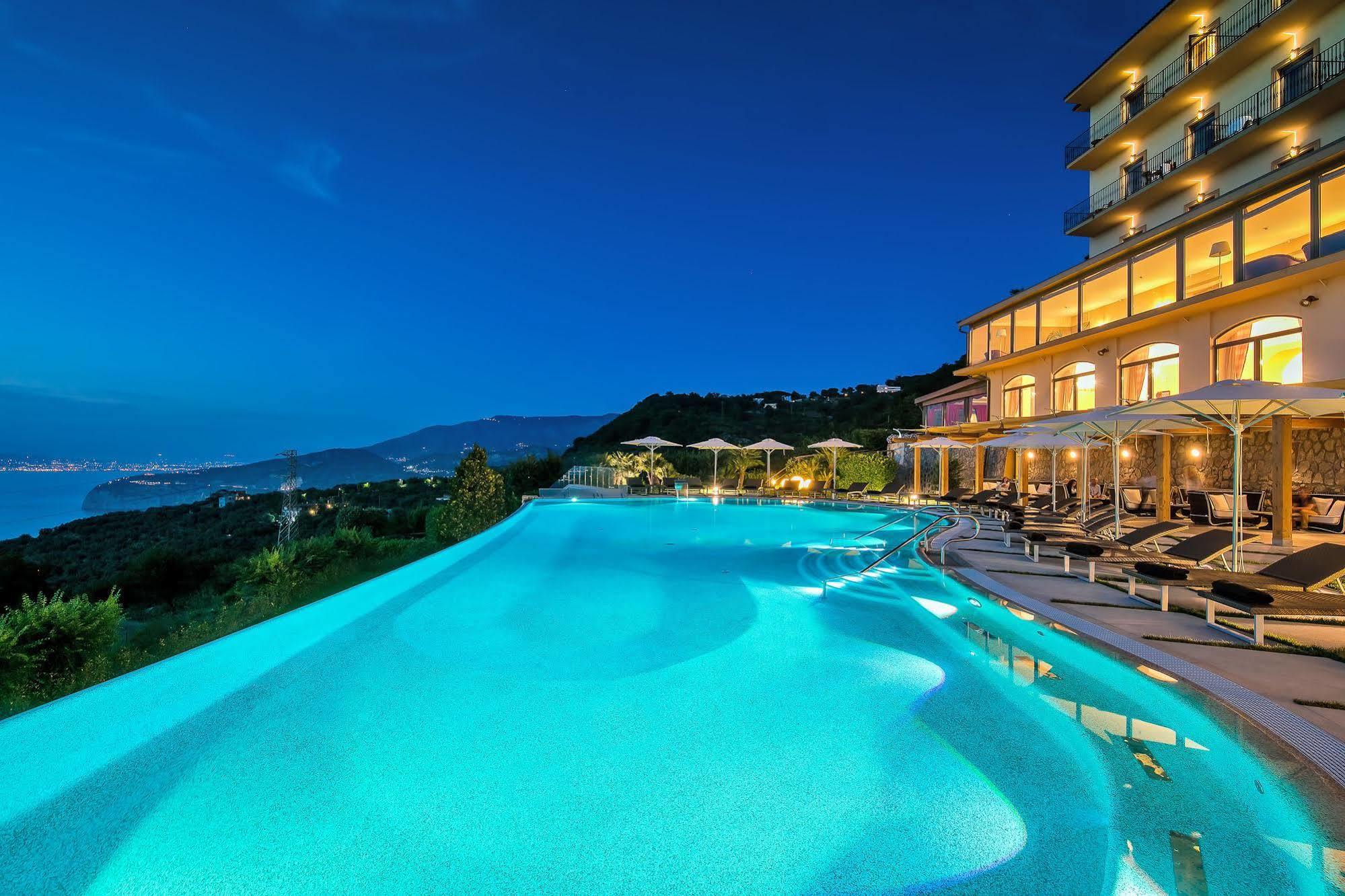 Grand Hotel Due Golfi SantʼAgata sui Due Golfi المظهر الخارجي الصورة