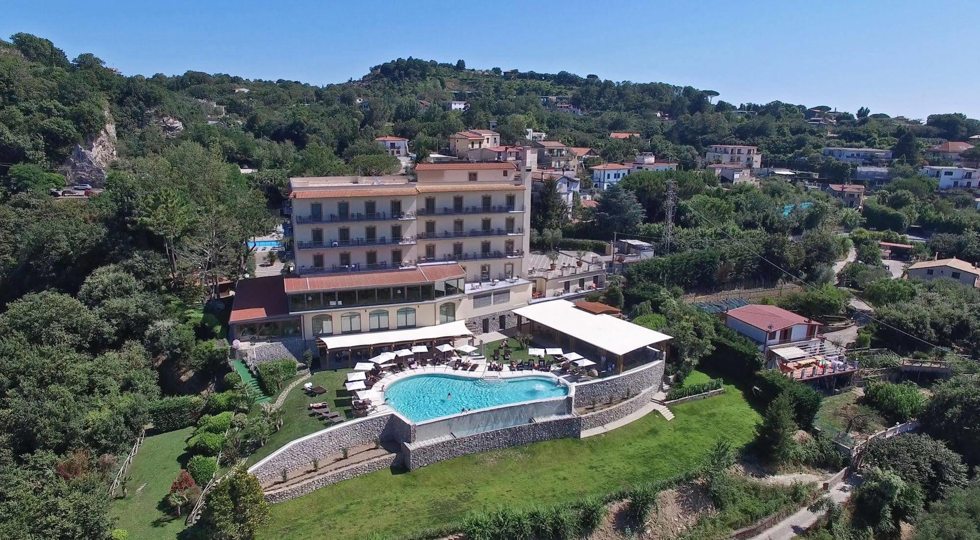 Grand Hotel Due Golfi SantʼAgata sui Due Golfi المظهر الخارجي الصورة